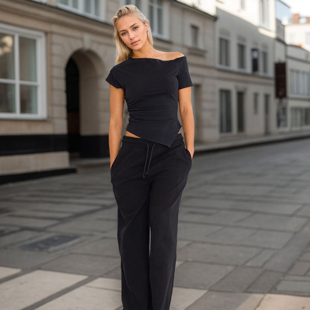 Haut asymétrique pour femme avec design halter à la mode et découpe décorative Levoire