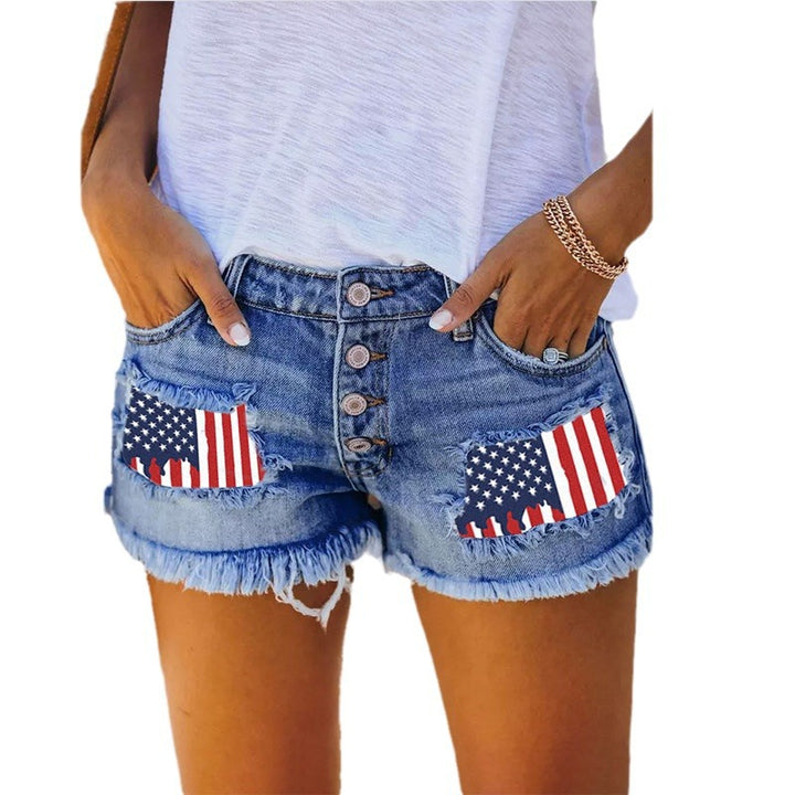 Shorts en jean pour femmes avec un style vintage et des applications de motif de drapeau Levoire