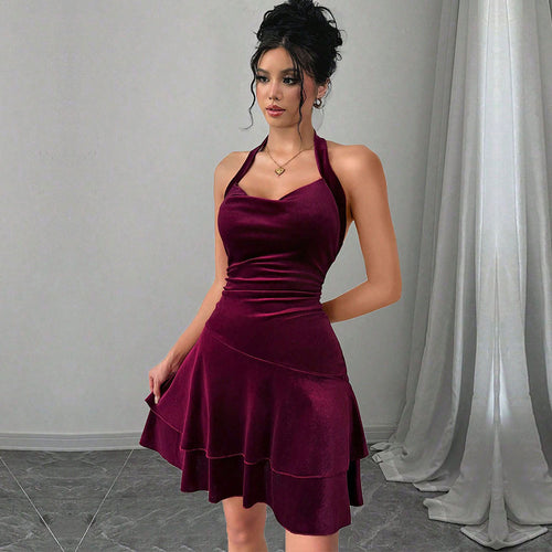 Robe de soirée ajustée pour dames avec jupe volants et design dos nu Levoire