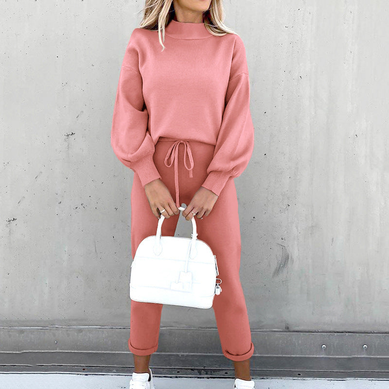 Ensemble de survêtement pour femmes avec une coupe moderne, un haut à col montant et un pantalon élastique Levoire