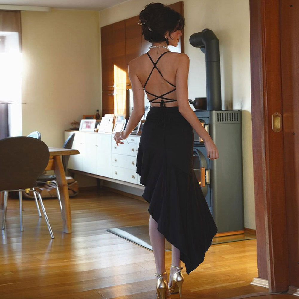 Robe longue à manches longues attrayante pour femmes avec un design sans bretelles et un ourlet fluide Levoire
