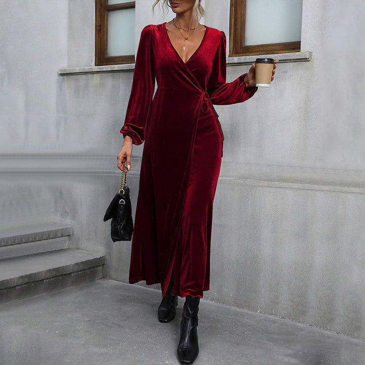 Robe portefeuille élégante pour femmes en velours doux avec décolleté en V profond et fente sur le côté Levoire