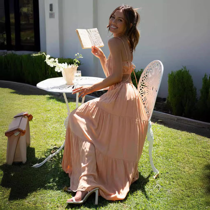 Robe maxi aérienne pour femmes avec de fines volants et un décolleté profond au dos Levoire