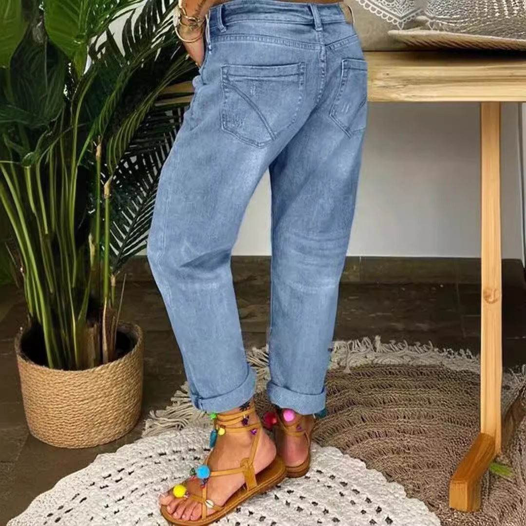 Jeans pour femmes à coupe décontractée avec boutons hauts et détails usés Levoire