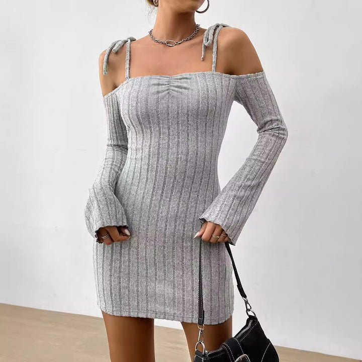 Robe mini femme avec design décolleté découvrant les épaules et tricot rib trendy Levoire