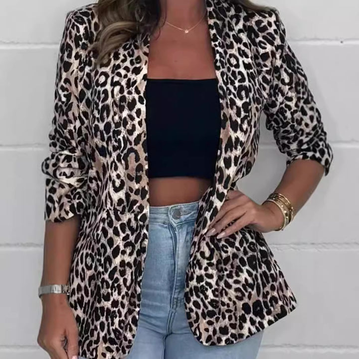 Blazer élégant en imprimé léopard pour femme avec coupe ajustée et détails tendance Levoire