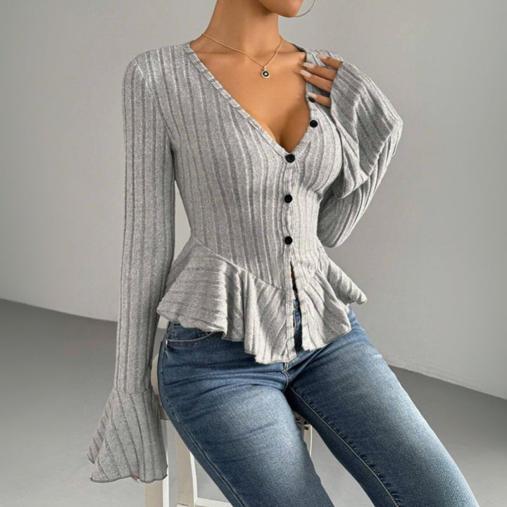 Cardigan féminin à la mode avec silhouette cintrée et détails de volants décoratifs Levoire