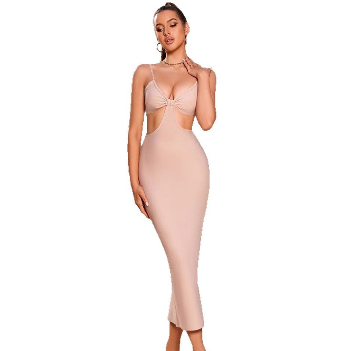 Robe maxi élégante pour femmes, près du corps, avec un design innovant à découpe.