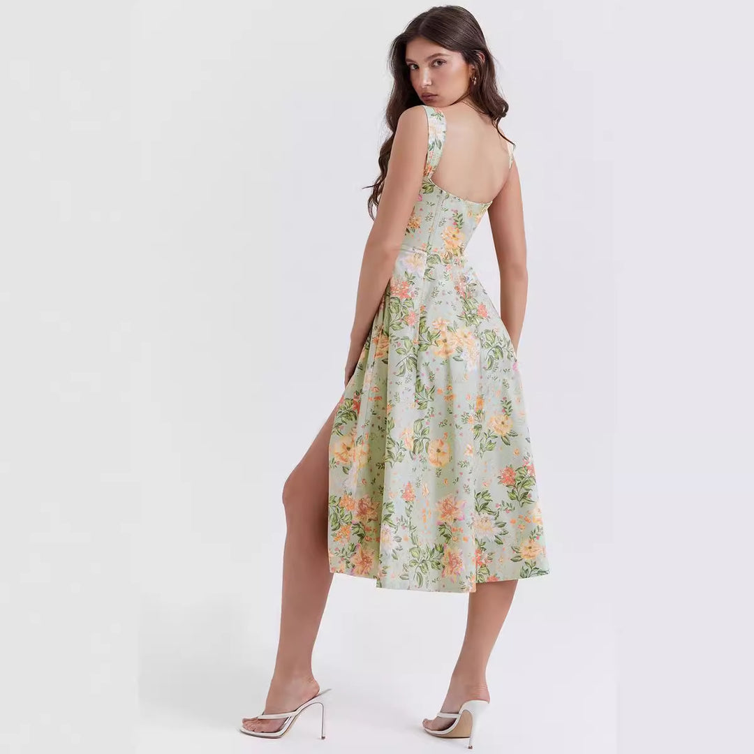 Robe d'été élégante pour femmes avec des accents floraux et de hautes fentes Levoire