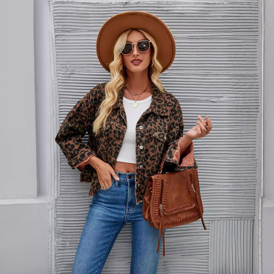 Veste en denim pour femmes avec un imprimé léopard tendance Levoire