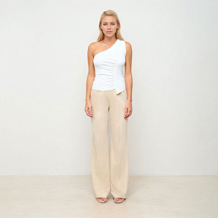 Haut asymétrique pour femmes avec un design de drapage sophistiqué et un effet élégant Levoire