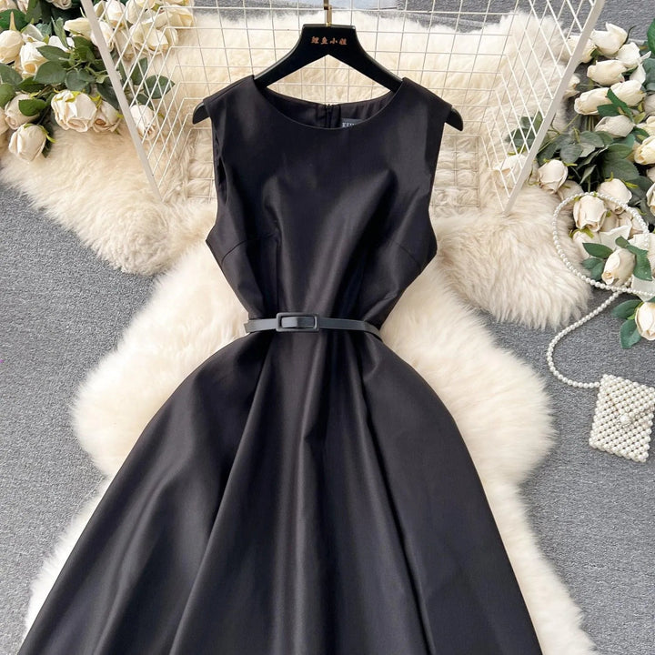 Levoire | Robe midi élégante avec une fente haute