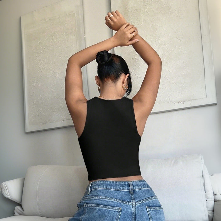 Top court pour femmes avec découpe à la mode et design ajusté Levoire