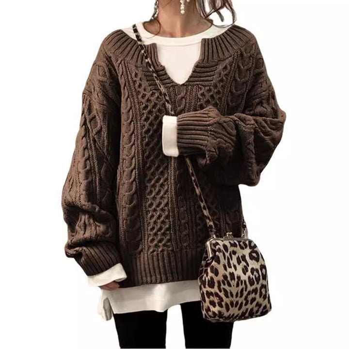 Pull en maille tricotée confortable pour femmes avec un grand col en V et un matériau particulièrement doux Levoire
