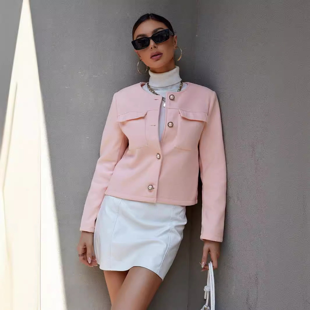 Veste bouclée à la mode pour femmes avec poches structurées et boutons dorés Levoire