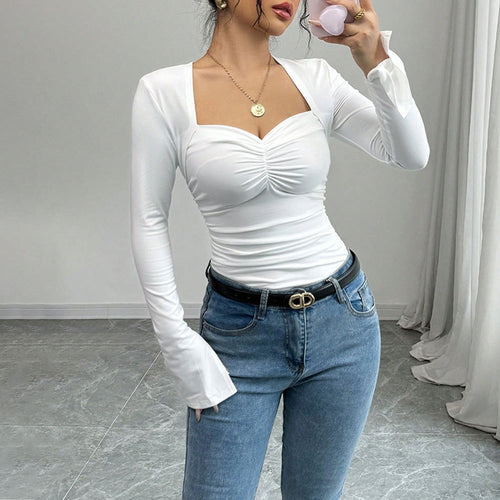 Blouse longue à manches longues pour femmes avec un décolleté carré chic et des détails de volants sophistiqués Levoire