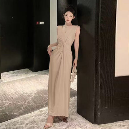 Levoire | Magnifiquement conçu robe à encolure en V plissée irrégulière Abricot