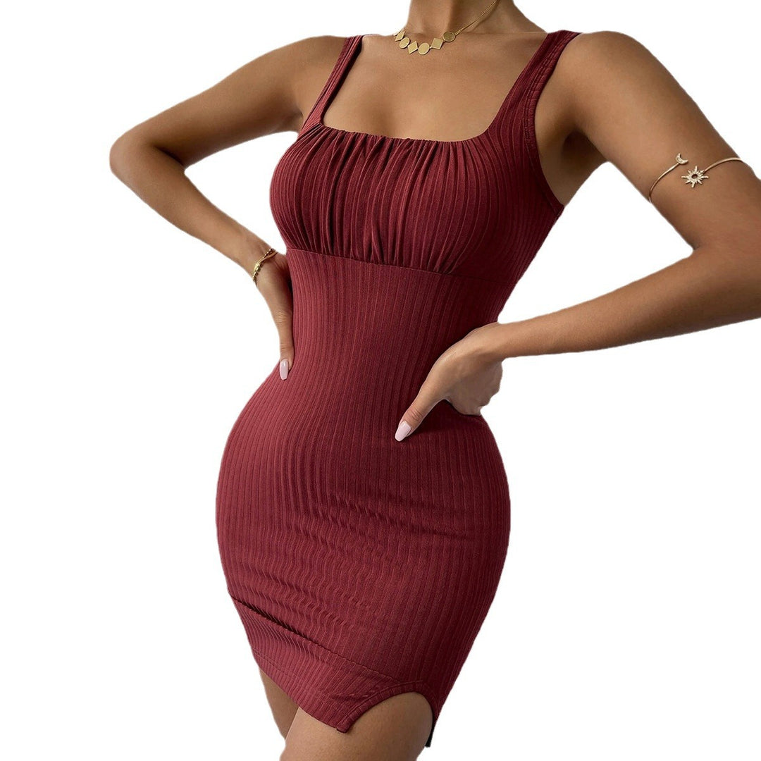 Robe ajustée à côtes pour femmes avec décolleté carré et fente haute Levoire