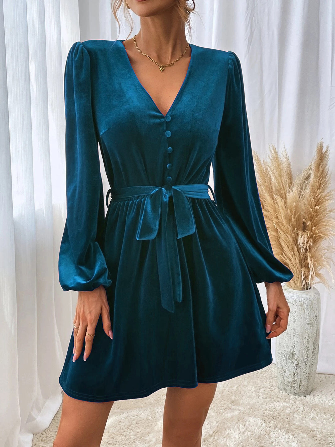 Robe en velours pour femme avec décolleté en V profond et ceinture à la taille Levoire