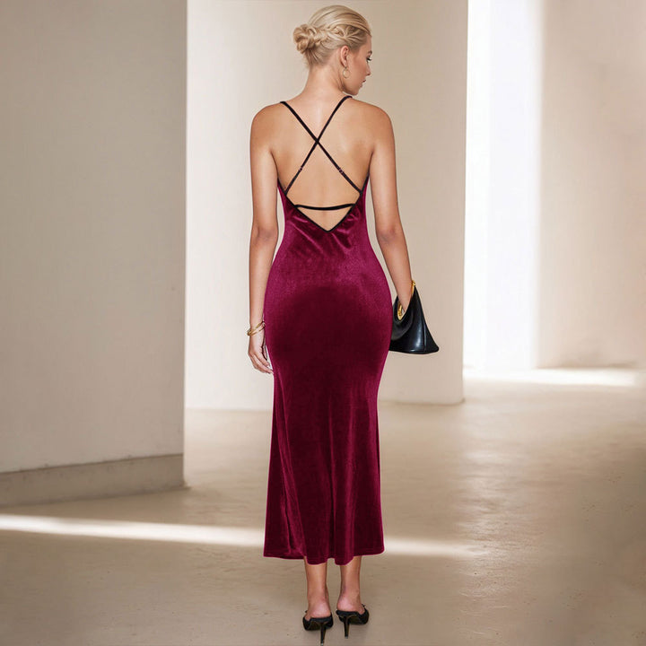 Robe maxi en velours pour femmes avec coupe ajustée et élégantes bretelles spaghetti Levoire