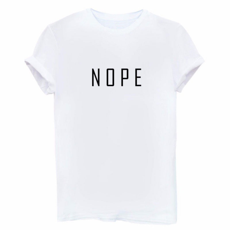 T-shirt pour femmes avec un lettrage moderne accrocheur Levoire