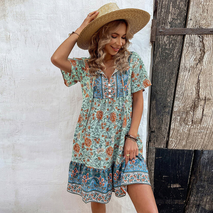 Robe d'été florale pour femmes avec ourlet à volants ludique et détail de boutons Levoire