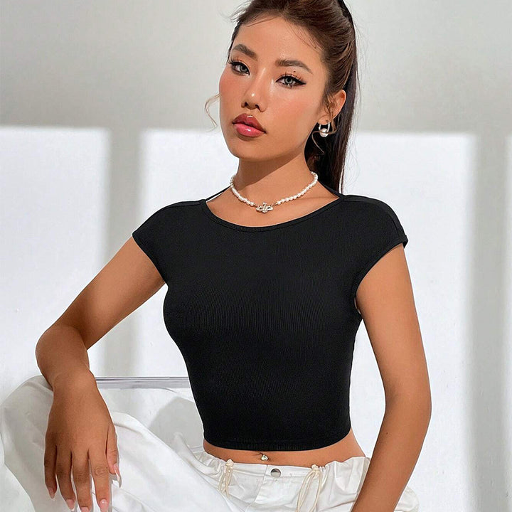 T-shirt court femme avec un design de côtelés harmonieux et un col rond à la mode Levoire