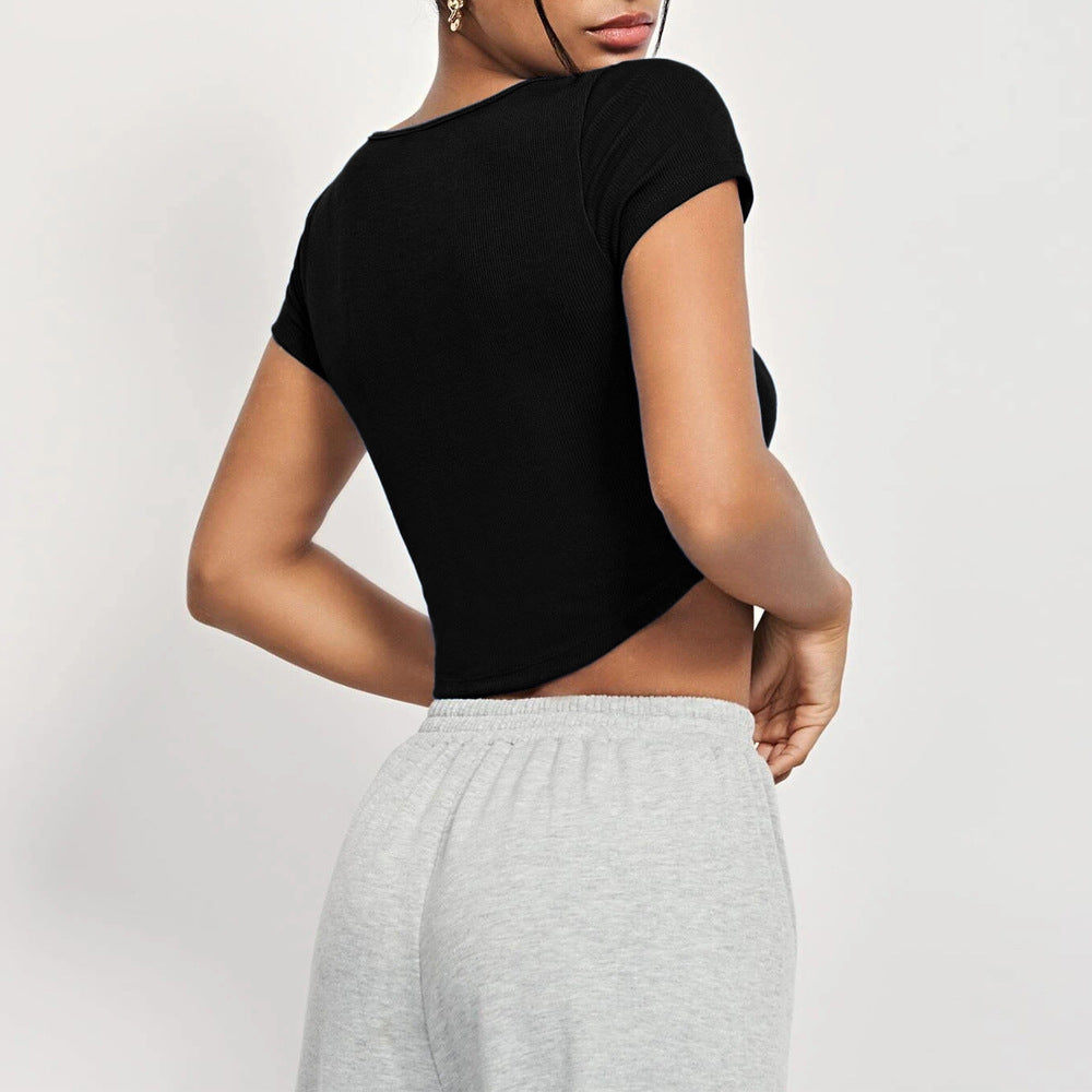 Femme haut court avec décolleté carré et patte de boutonnage Levoire