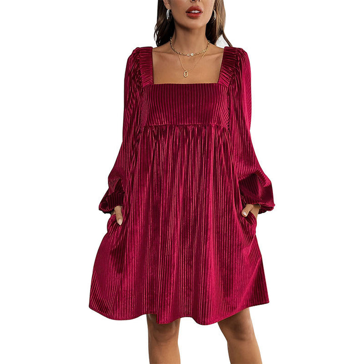 Robe oversize pour femmes avec un élégant détail de volants et en tissu cord luxueux Levoire