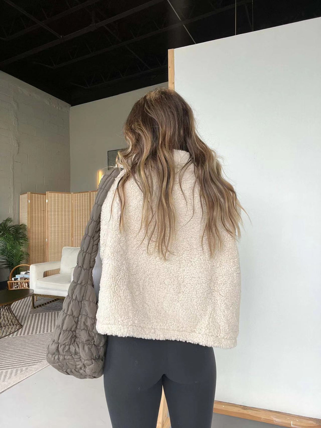 Gilet en polaire matelassé pour femmes avec fermeture éclair pratique et poches en fausse fourrure Levoire