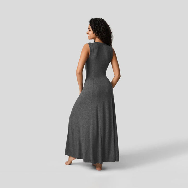 Robe maxi femme avec patte de boutonnage et coupe flatteuse pour la silhouette Levoire