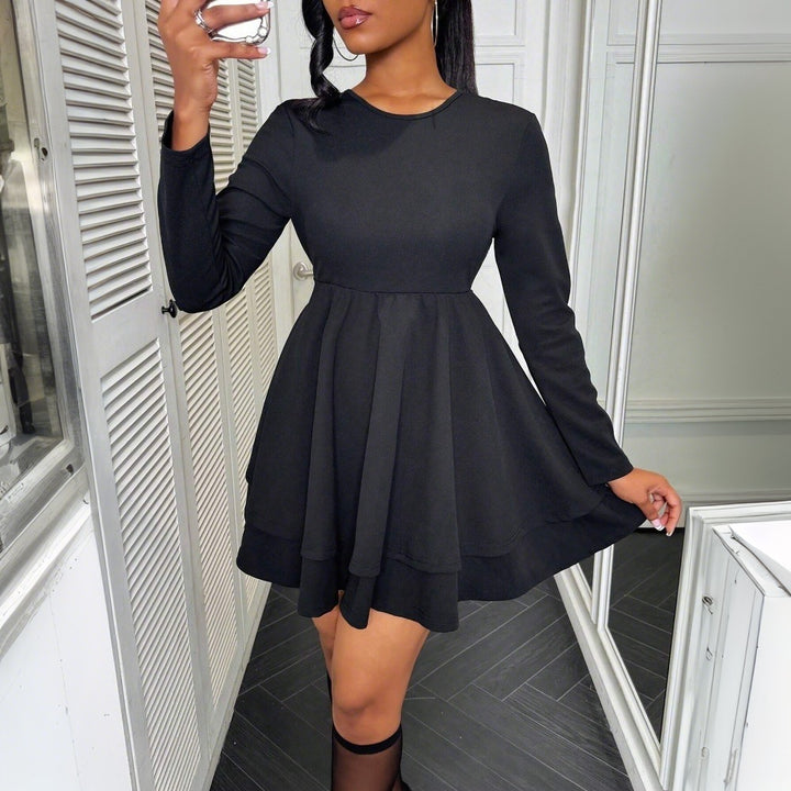 Robe mini en coupe ludique pour dames avec volants et manches longues Levoire