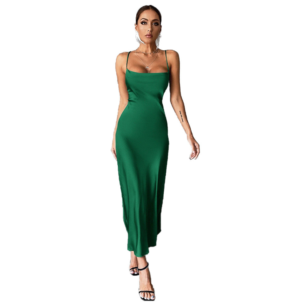 Robe maxi en satin élégante pour femmes avec des bretelles spaghetti et une coupe fluide Levoire