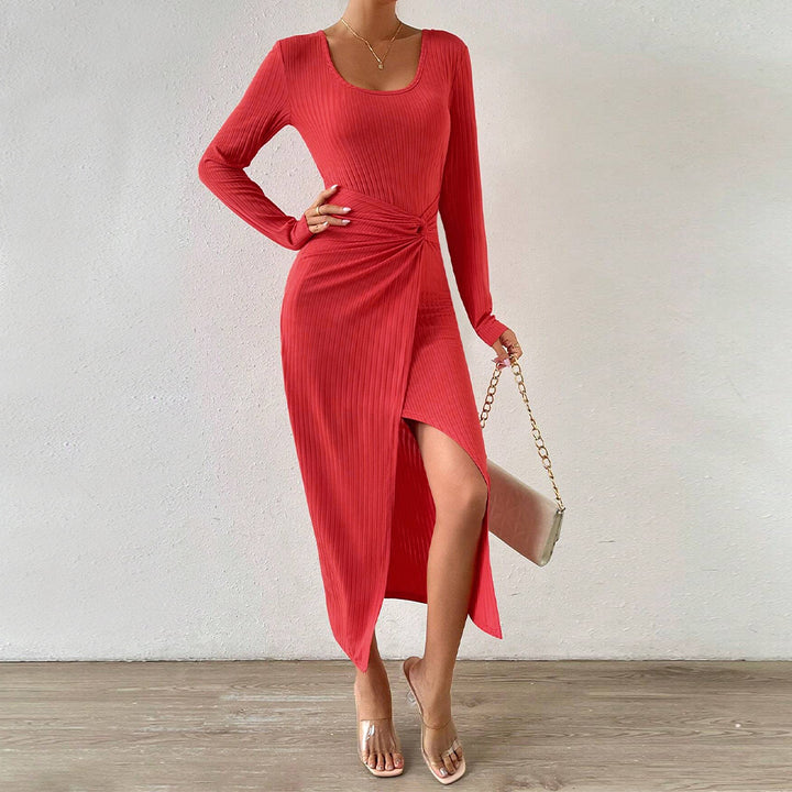 Robe maxi femme avec un design élégant enroulé et une fente latérale Levoire