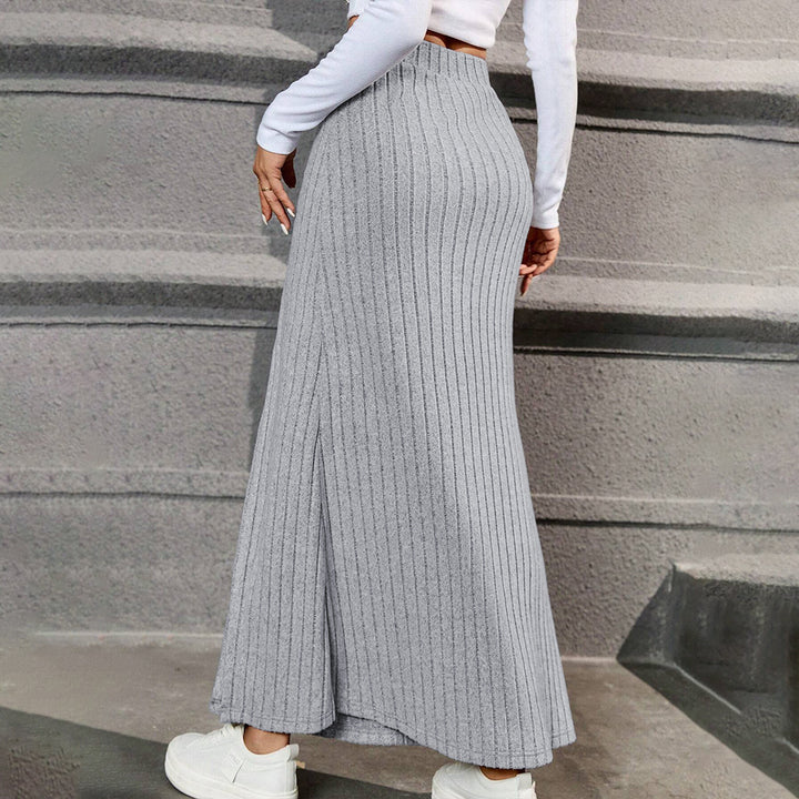 Jupe maxi en tricot pour femmes avec détails de boutons et fente latérale Levoire