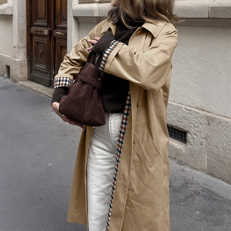 Manteau trench à la mode pour femmes avec doublure à carreaux et coupe pratique Levoire
