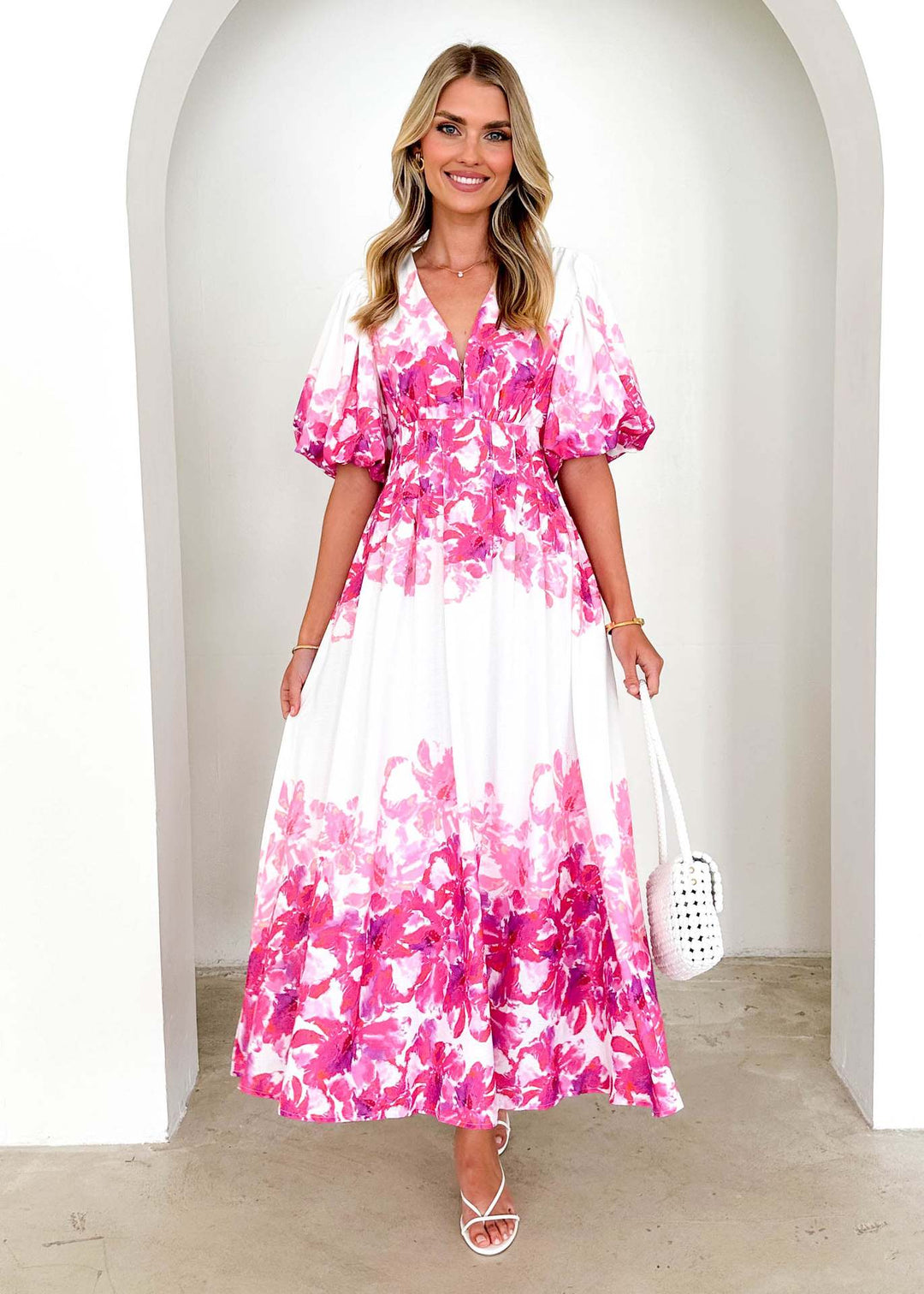 Robe maxi pour femmes avec manches bouffantes volumineuses et design floral Levoire