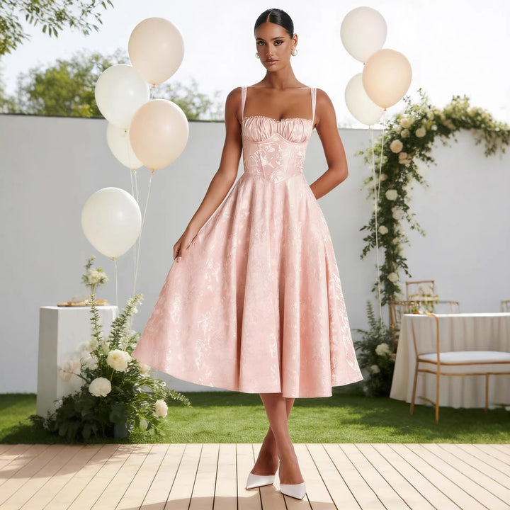 Robe cocktail glamour pour femmes avec haut à volants et jupe volumineuse Levoire
