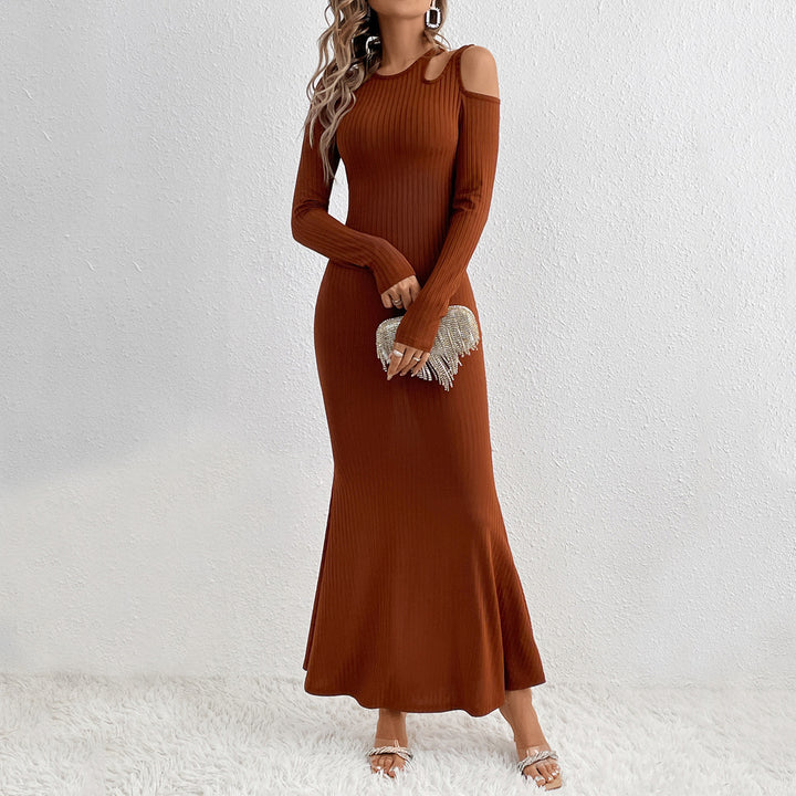 Robe maxi pour femmes avec un design découpé élégant et une coupe flatteuse pour la silhouette Levoire