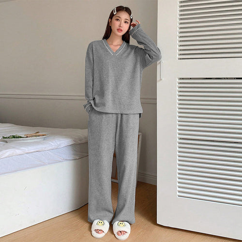 Costume de détente pour femmes avec décolleté en V et coupe ample Levoire