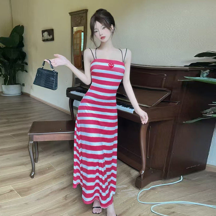 Levoire | Robe à bretelles spaghetti, épaules dénudées et tricot fin Rot