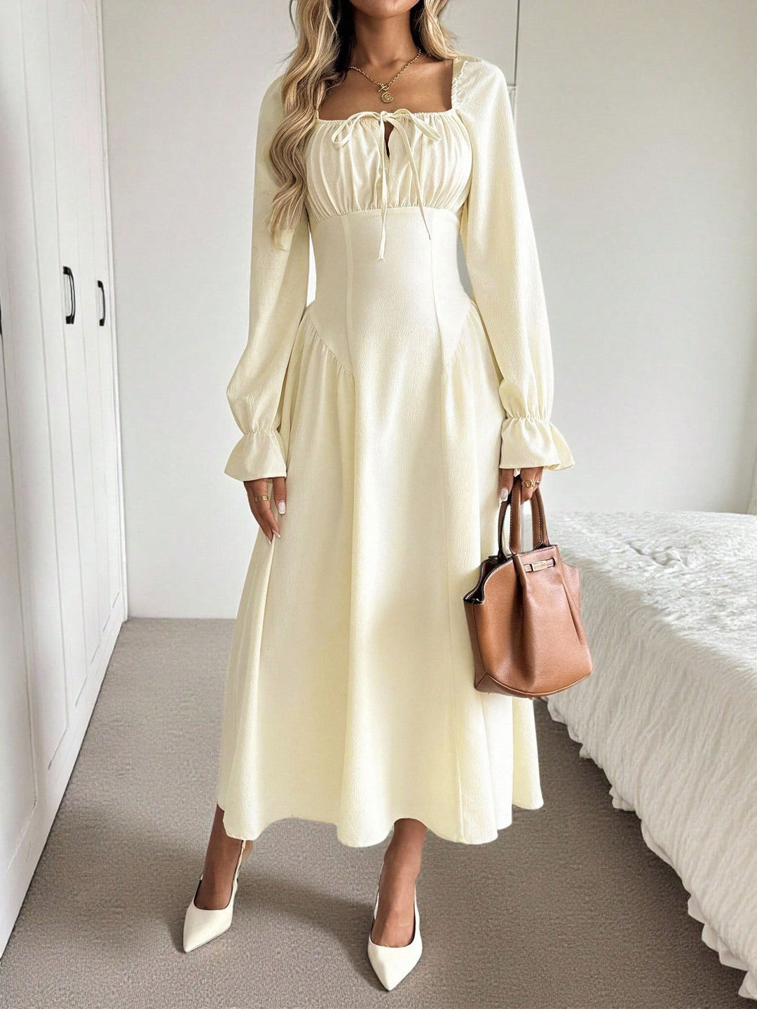 Robe maxi élégante pour femmes avec cordon sophistiqué et manches bouffantes Levoire