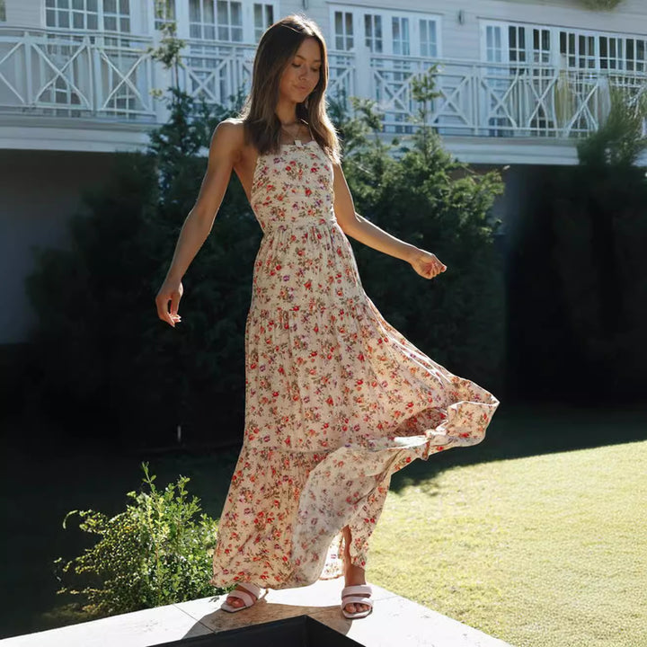 Robe maxi pour femmes avec des imprimés floraux délicats et des bretelles spaghetti sophistiquées Levoire