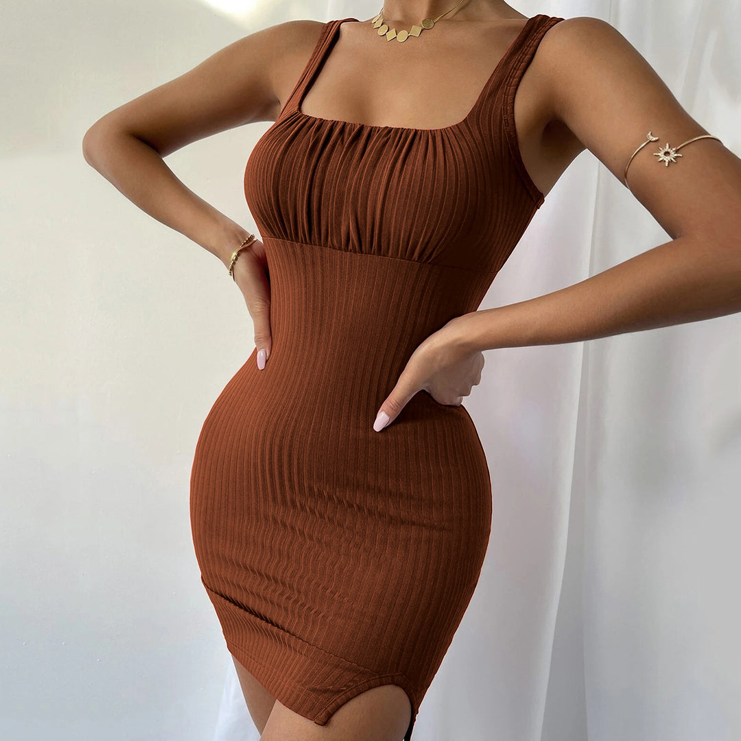 Robe ajustée à côtes pour femmes avec décolleté carré et fente haute Levoire