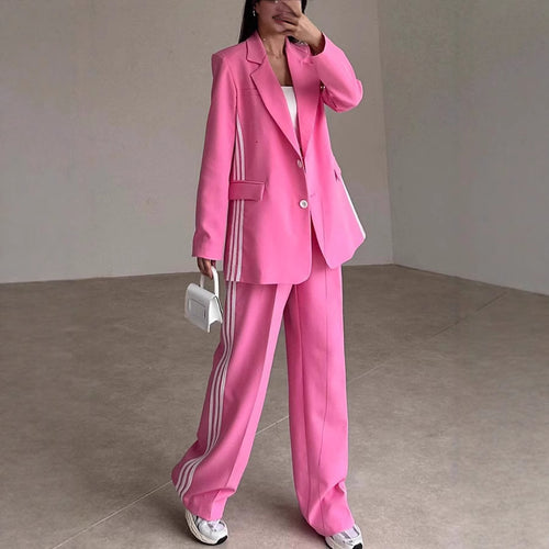 Ensemble de blazer élégant pour femmes avec des accents sportifs Levoire