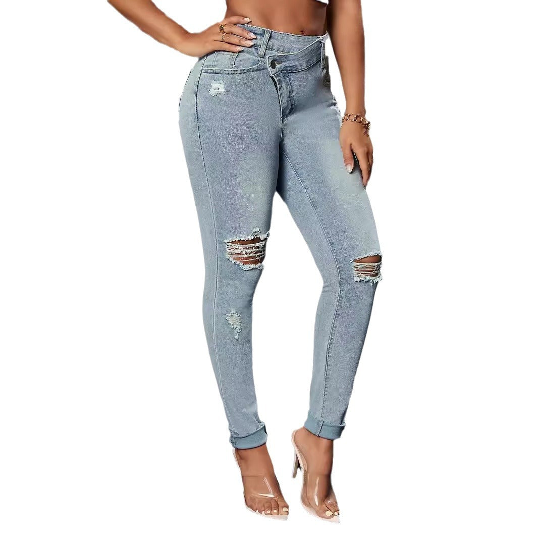 Jean pour femme taille haute au look déchiré avec une coupe ajustée Levoire