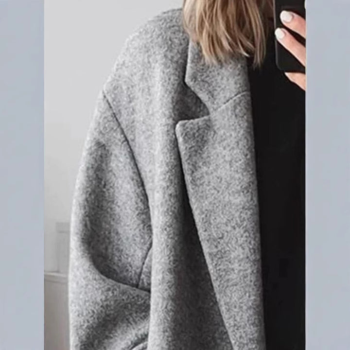 Manteau en laine oversize pour femmes avec patte de boutonnage double et coupe élégante Levoire