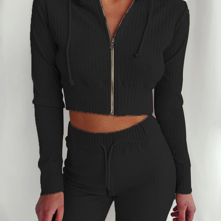 Ensemble de hoodie court sportif pour femmes avec un design en fines côtes et un grand confort de port Levoire