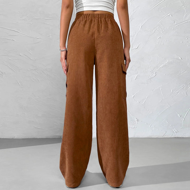 Pantalons cargo pour femmes en matériau velouté avec une taille élastique et des poches latérales pratiques Levoire