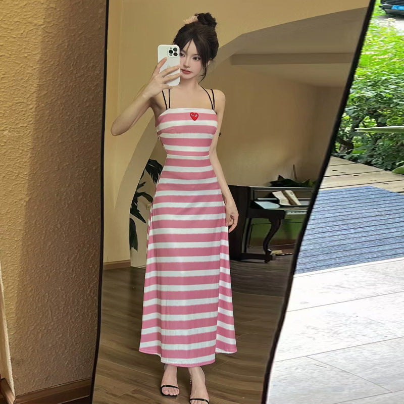 Levoire | Robe à bretelles spaghetti, épaules dénudées et tricot fin Rosa